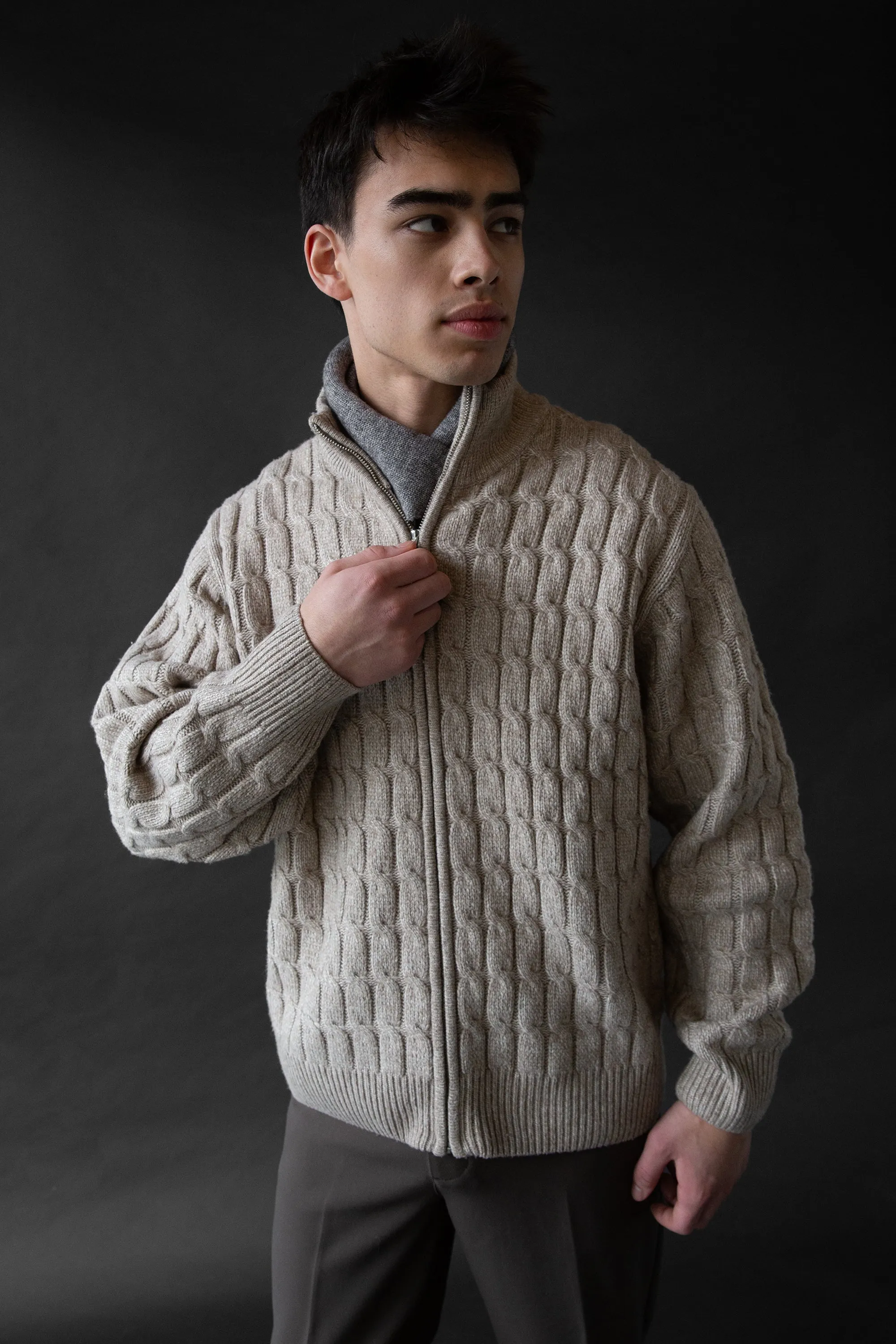 CABLE KNIT ZIP-UP CARDIGAN