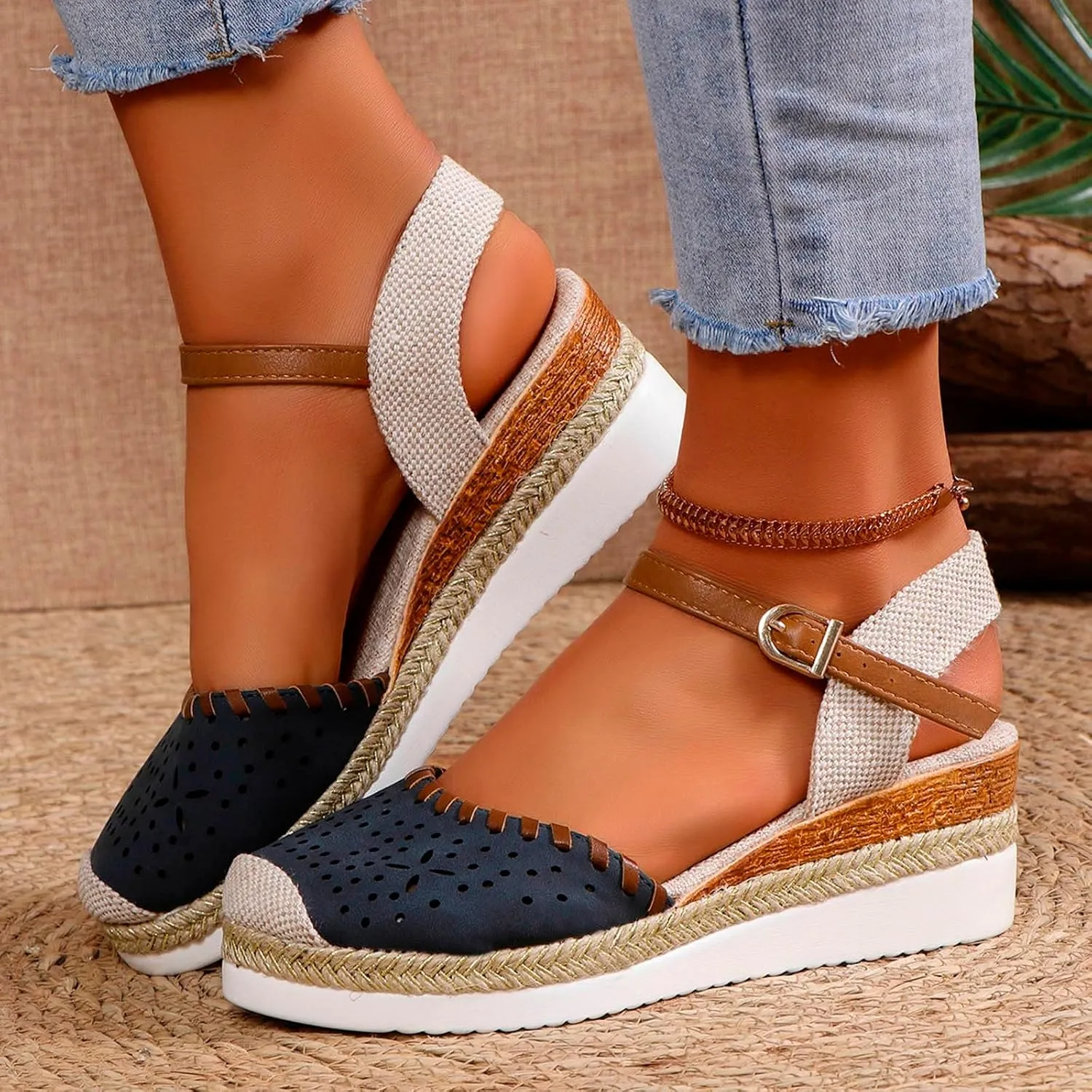 Cool Slippers Female Soft Soled Non Slip Wear Resisting Flat Beach Flops Lady Sandals Platform Heels Sandals for Women