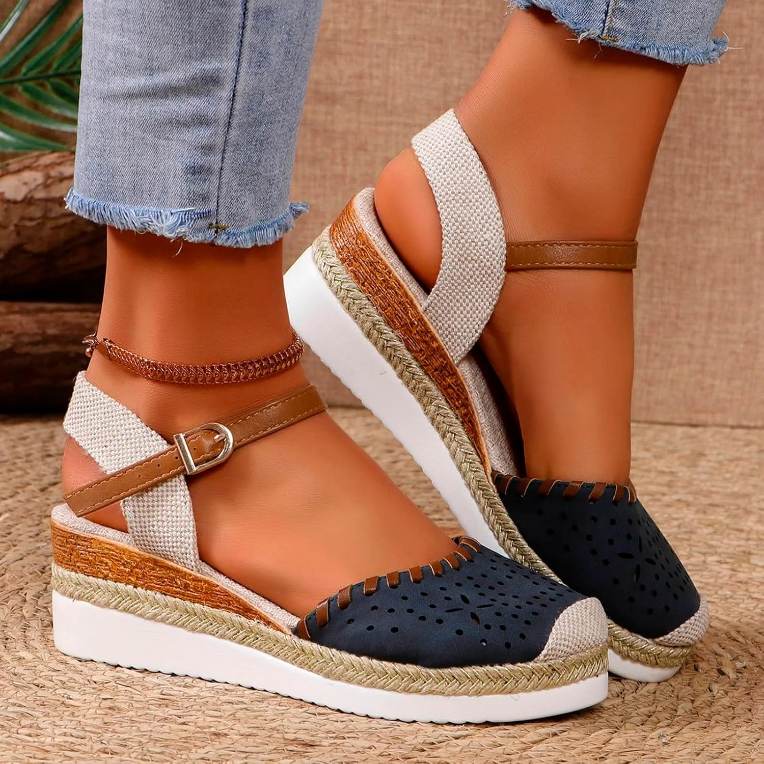 Cool Slippers Female Soft Soled Non Slip Wear Resisting Flat Beach Flops Lady Sandals Platform Heels Sandals for Women