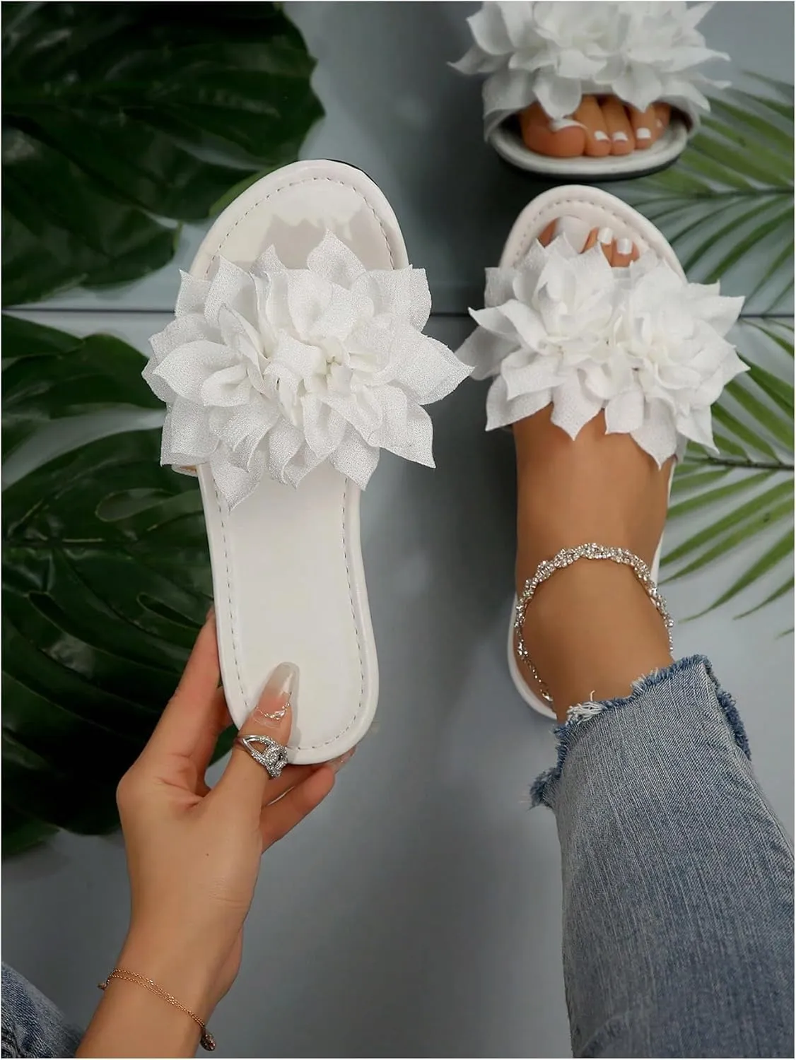 GORGLITTER Women's Flower Sandals 3D Floral Flat Sandals Open Toe Slippers Comfy Lightweight Summer Beach Sandals
