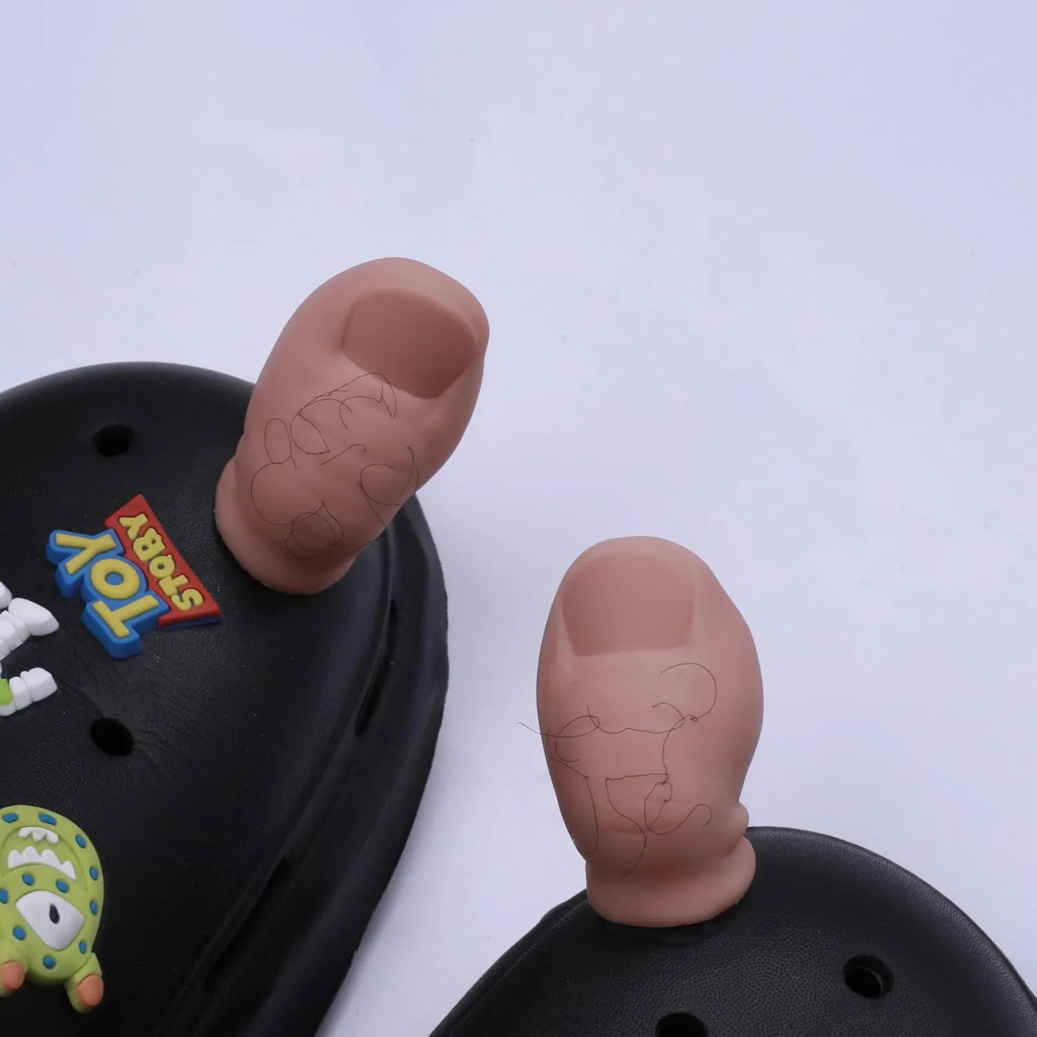 LIU JUN Funny Toe Shoe Charms Set, 7PCS Shoes Funny Toes Charms Creative Clogs Bubble Slides Sandals Shoe Decor for Party Gifts Easy to Install for Women Men