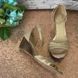 Me Too Gold Marlon Wedge Sandals 8W