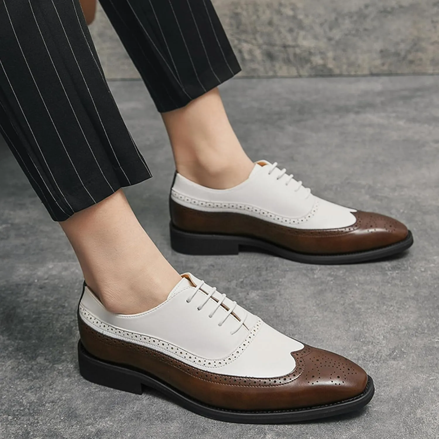 Men's Soft Leather Oxford Dress Shoes Classic Wingtip Lace-Up Brogue Oxford Shoes Stylish Business Casual Formal Work Shoes