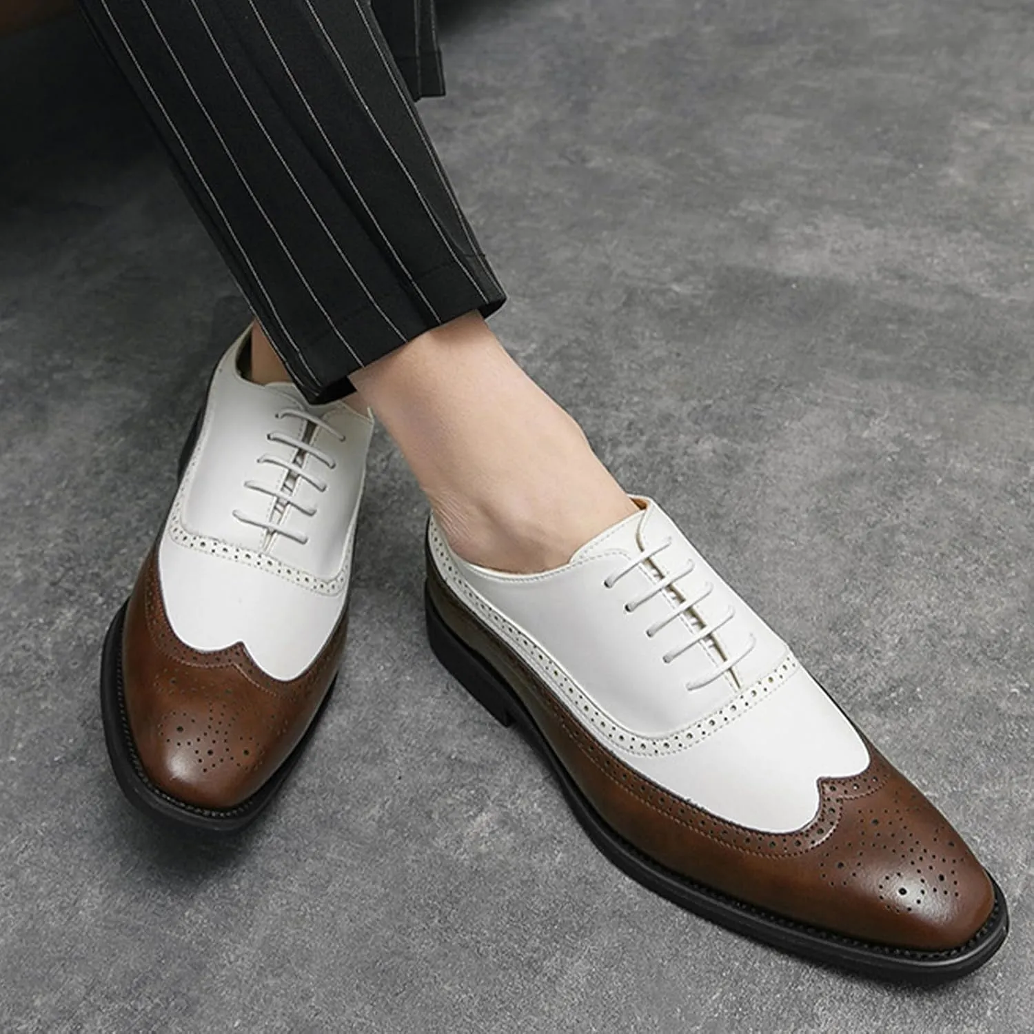 Men's Soft Leather Oxford Dress Shoes Classic Wingtip Lace-Up Brogue Oxford Shoes Stylish Business Casual Formal Work Shoes