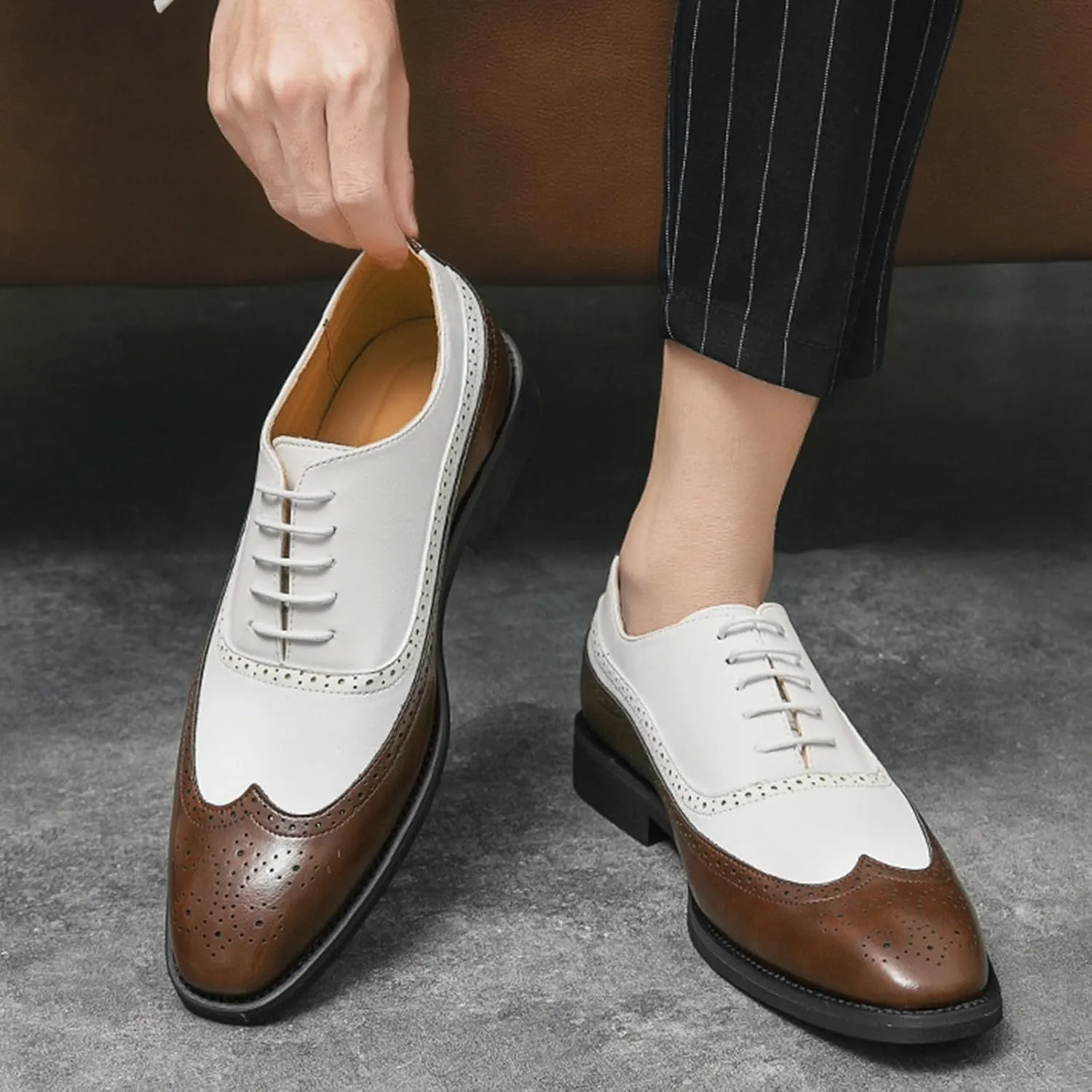 Men's Soft Leather Oxford Dress Shoes Classic Wingtip Lace-Up Brogue Oxford Shoes Stylish Business Casual Formal Work Shoes