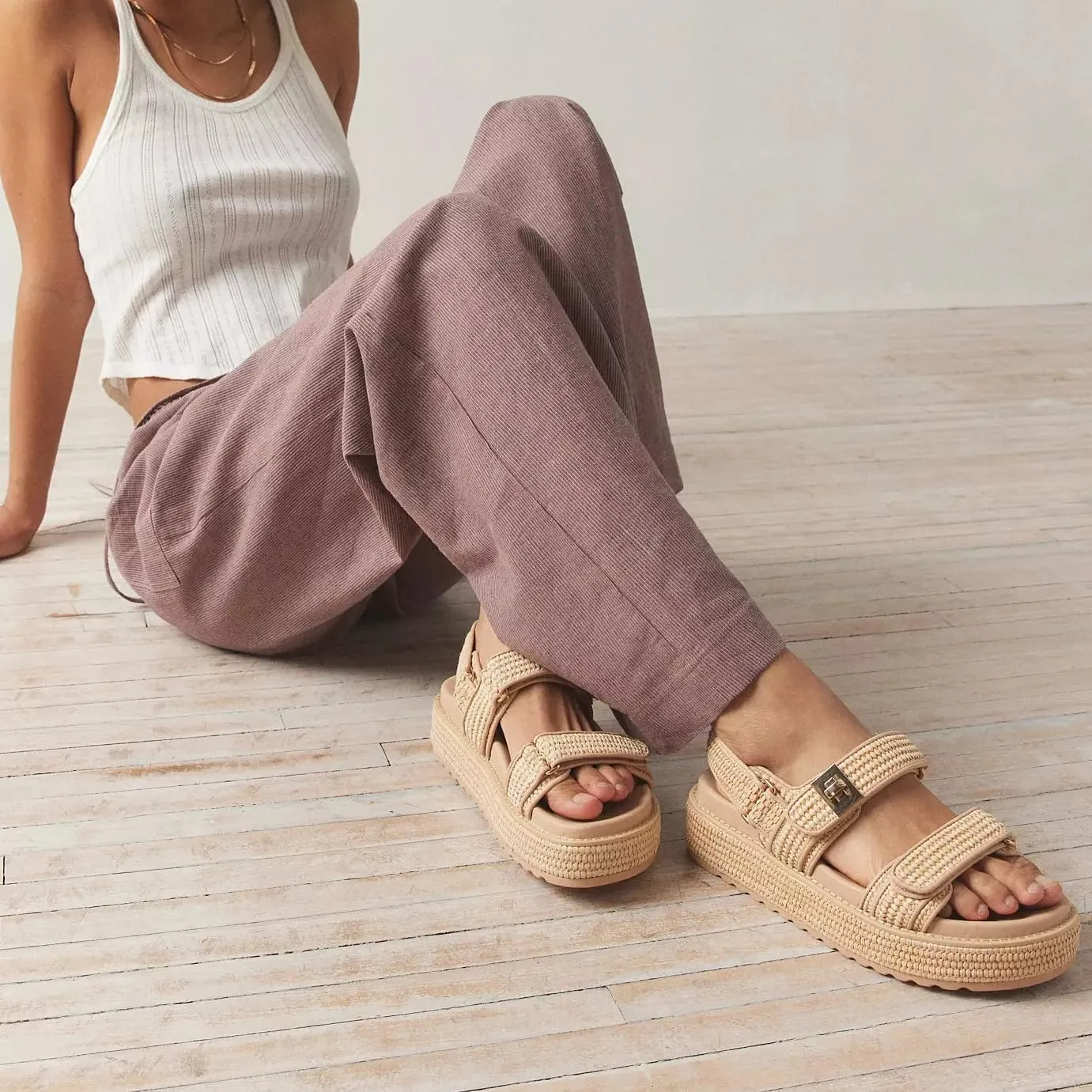 Raffia Platform Sandals for Women Comfortable Casual Beach Sandals Summer Open Toe Woven Slingback Platform Sandals with Adjustable Double Buckle Strap Beach Slides Sandals