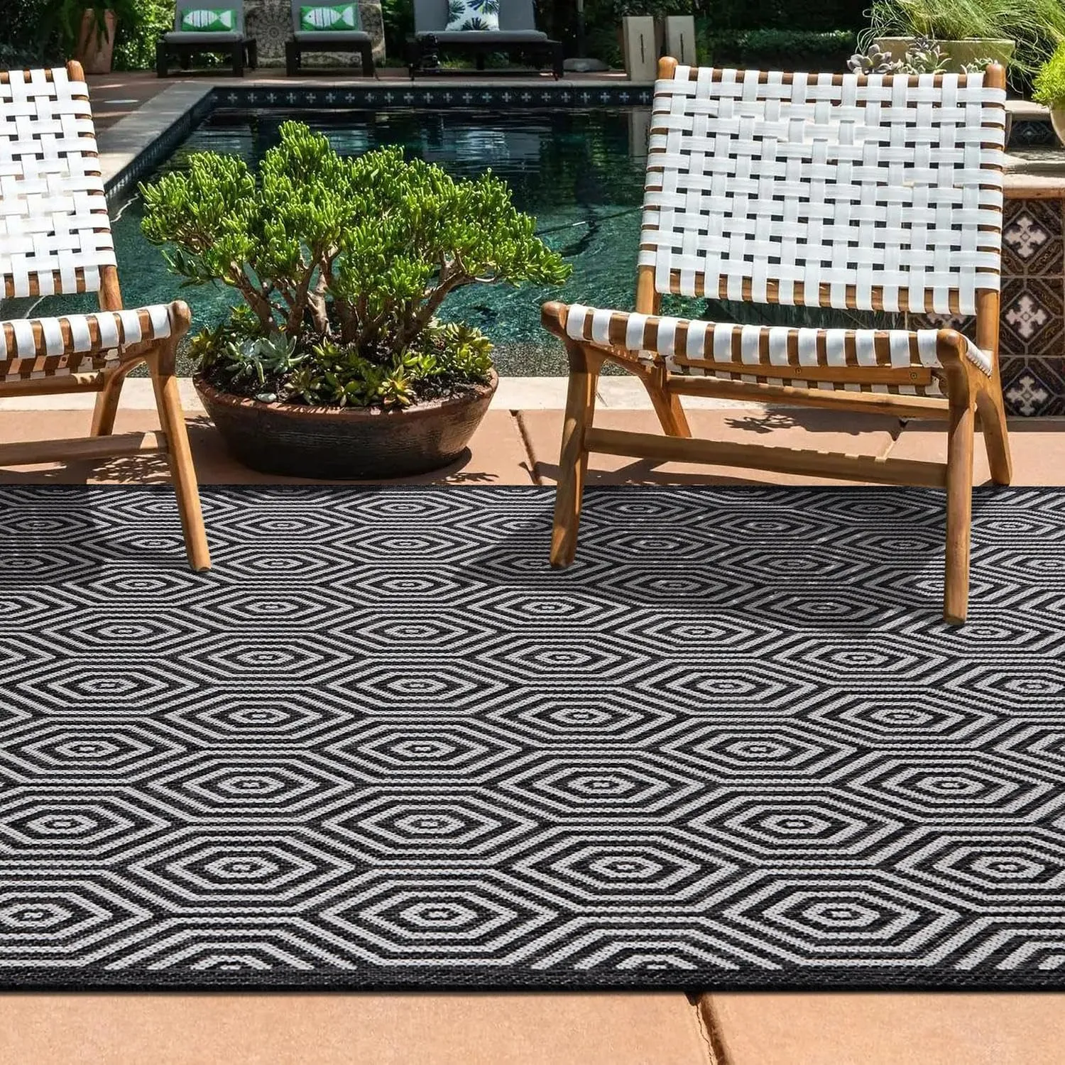 Rugshop Palmaria Modern Geometric Textured Flat Weave Easy Cleaning Outdoor Rugs for Deck,Patio,Backyard Indoor/Outdoor Area Rug 5' x 7' Black
