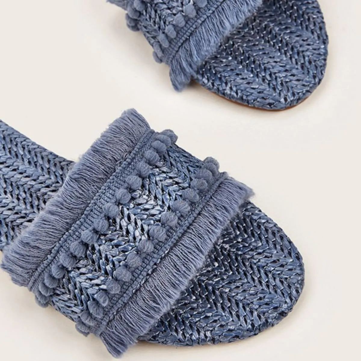 Women's Raffia Sandals Straw Woven Flats Fringe Crochet Nonslip Comfy Beach Slides for Summer